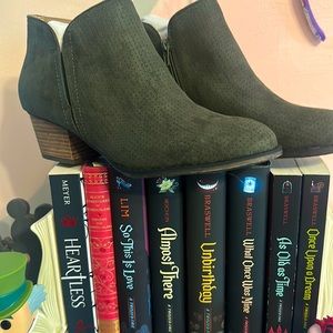 Brand new, never worn life stride orthotic boots